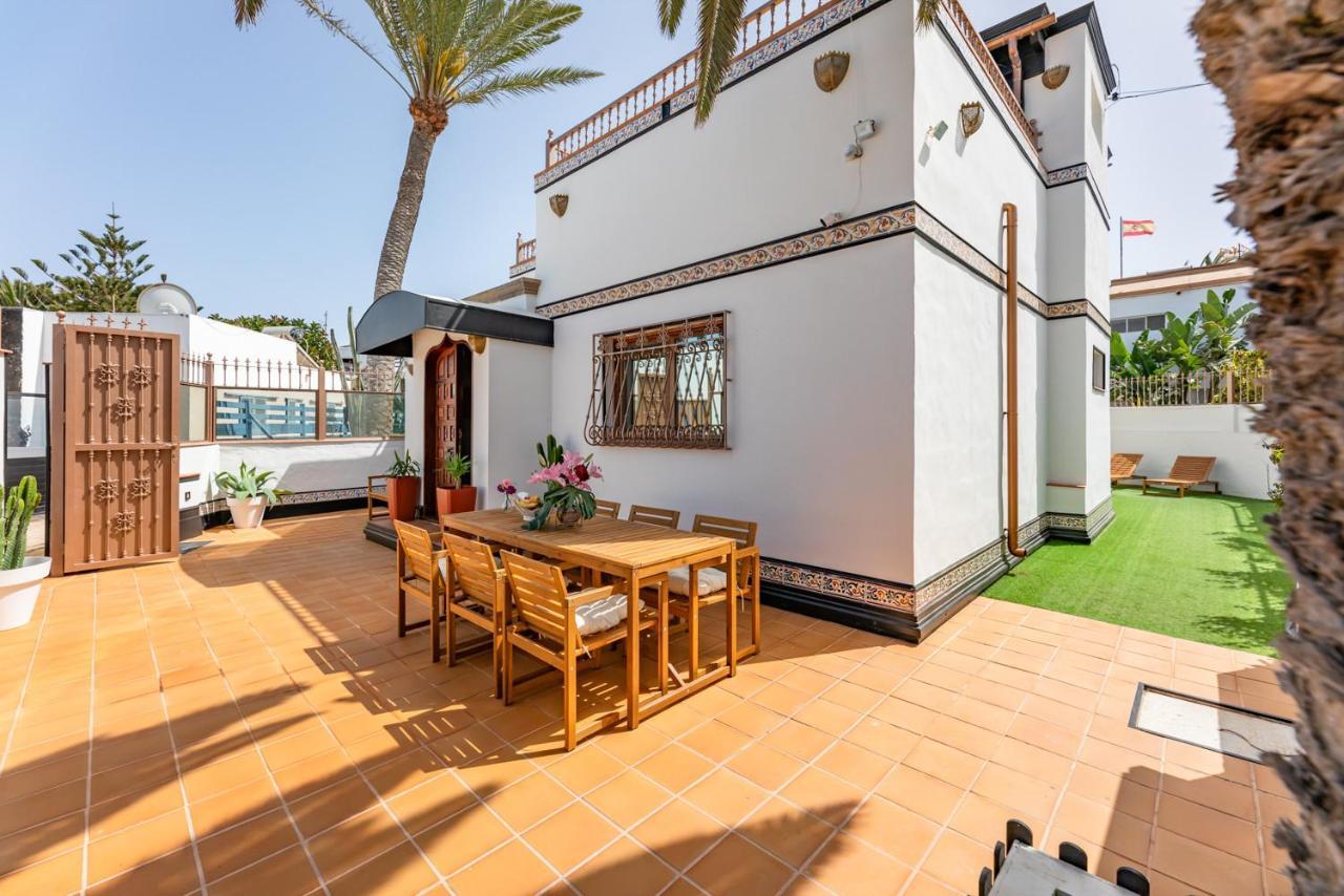 Villa Corralejo Bay Beachfront Corralejo By Holidays Home Bagian luar foto