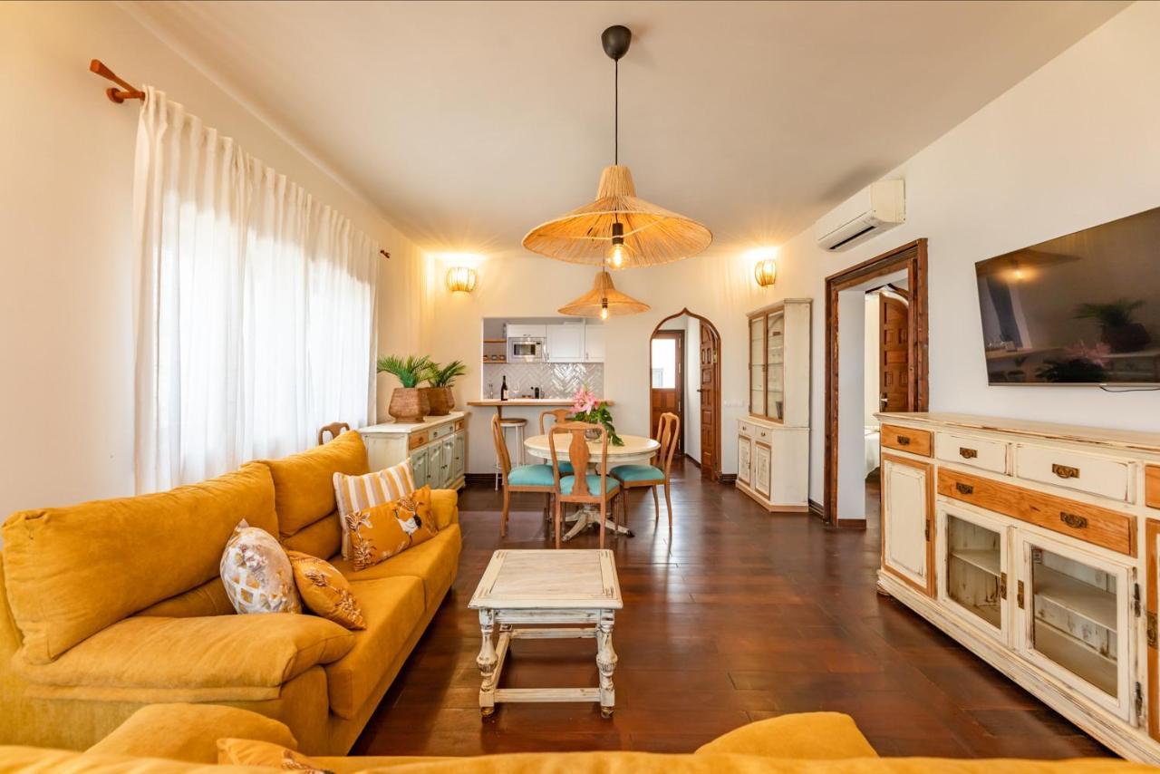 Villa Corralejo Bay Beachfront Corralejo By Holidays Home Bagian luar foto