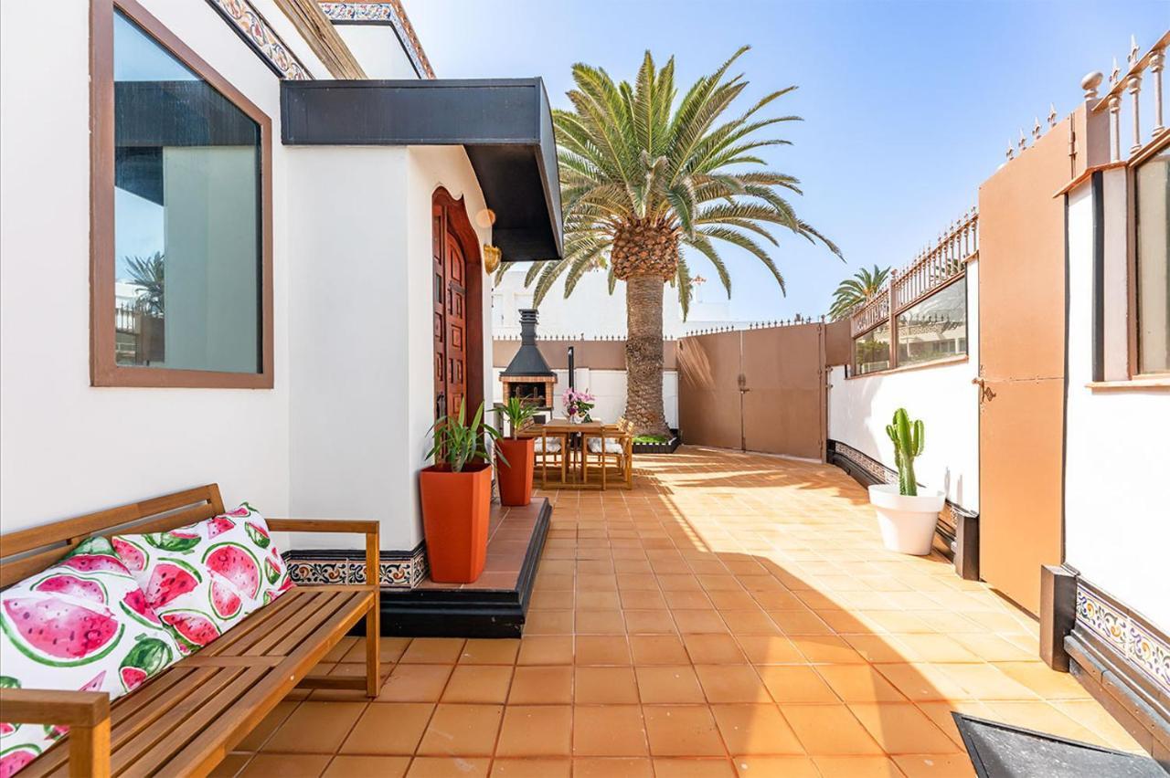 Villa Corralejo Bay Beachfront Corralejo By Holidays Home Bagian luar foto