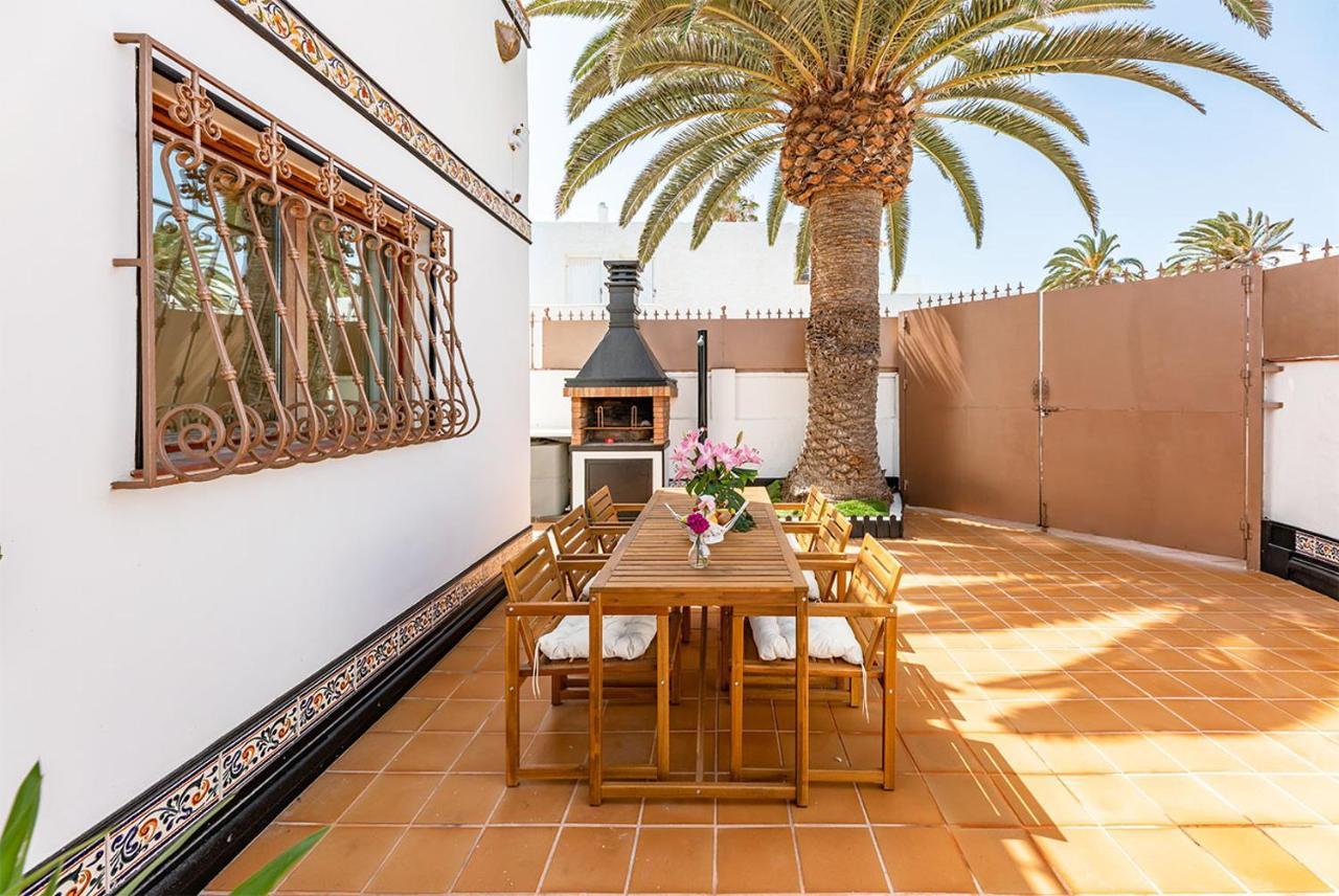 Villa Corralejo Bay Beachfront Corralejo By Holidays Home Bagian luar foto