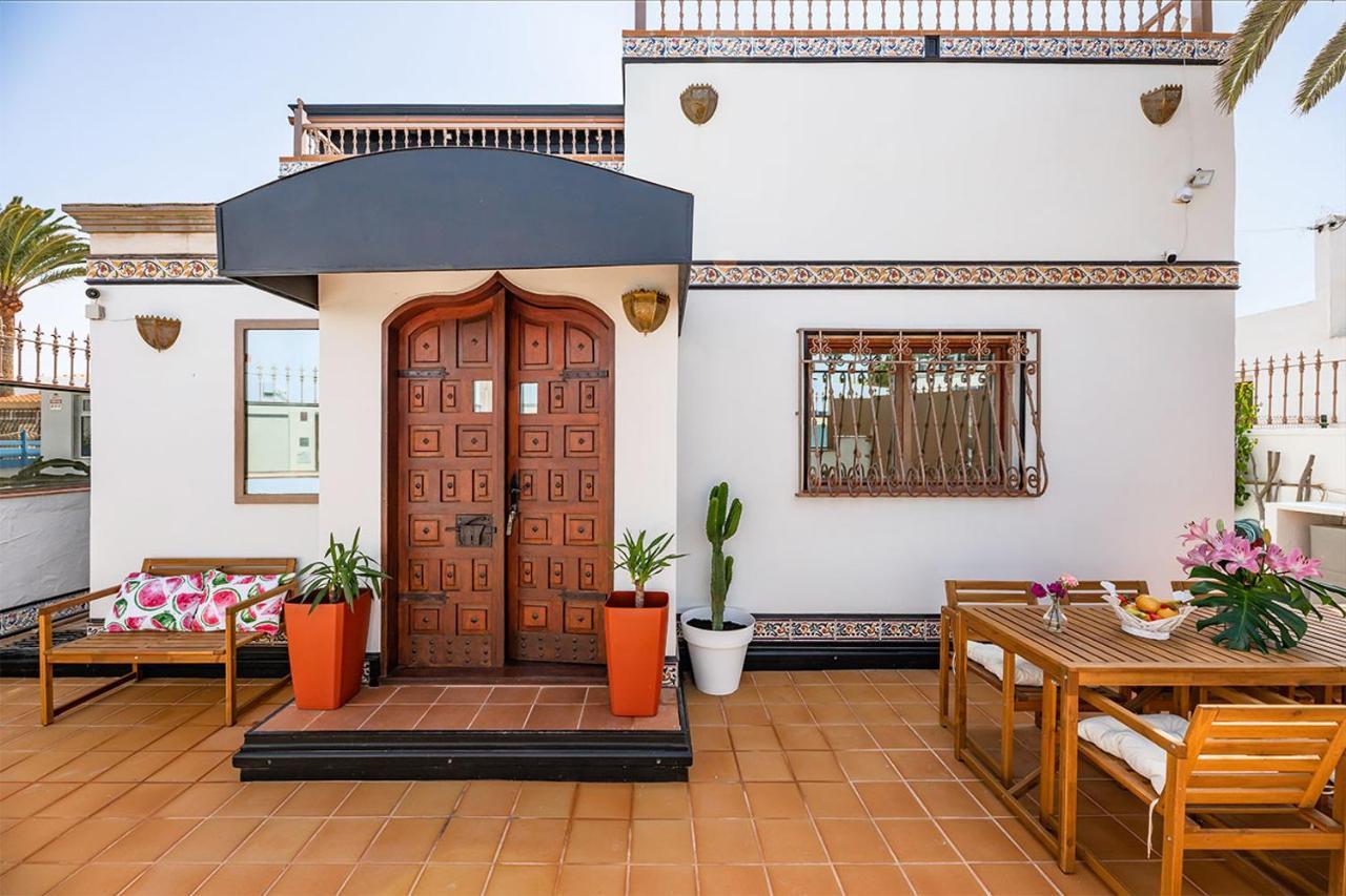 Villa Corralejo Bay Beachfront Corralejo By Holidays Home Bagian luar foto